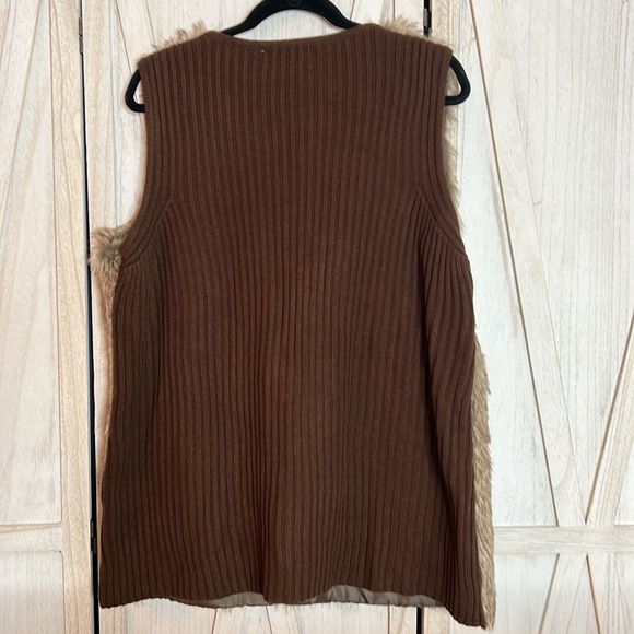 New with tags Faux Fur Sweater Vest - Picture 5 of 7